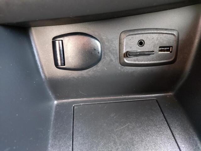 Renault CLIO 1.2 TCe Intens NAVIGATIE & BLUETOOTH / PARKEERSENSOREN / CLIMATE CONTROL / KEYLESS ENTRY / FULL LED / WINTERBANDESET INCL. VELGEN / TREKHAAK AFNEEMBAAR / STOELVERWARMING
