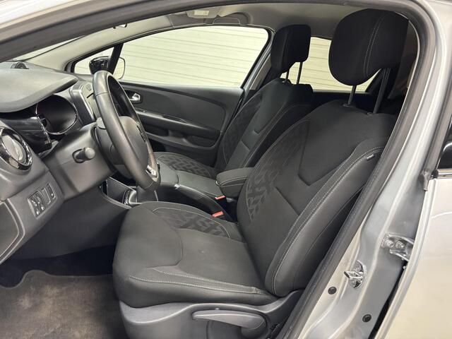 Renault CLIO Estate 0.9 TCe Limited / All Seasonbanden / Dealer Onderhouden / Apple Carplay / Android Auto / Parkeersensoren Achter / Lichtmetalen Velgen 16" /