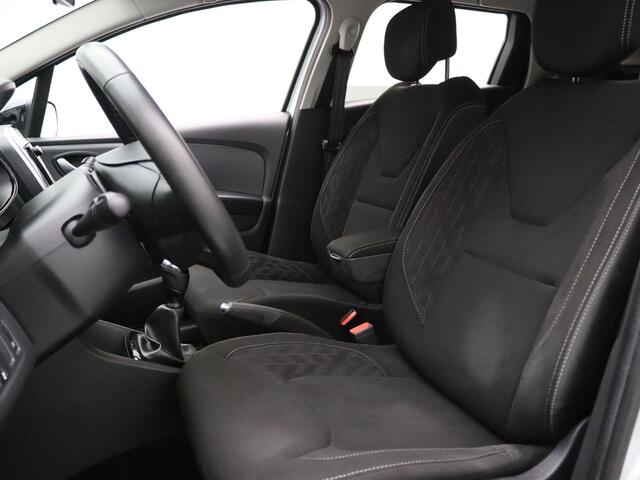 Renault CLIO Estate TCe 90pk Limited Airco | Cruise | Carplay | Navi | Parkeersens. achter