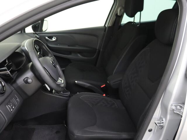 Renault CLIO 0.9 TCe Limited | 5-drs | Navigatie | Parkeersensoren achter | Bluetooth | Airco | Lichtmetalen velgen 16"