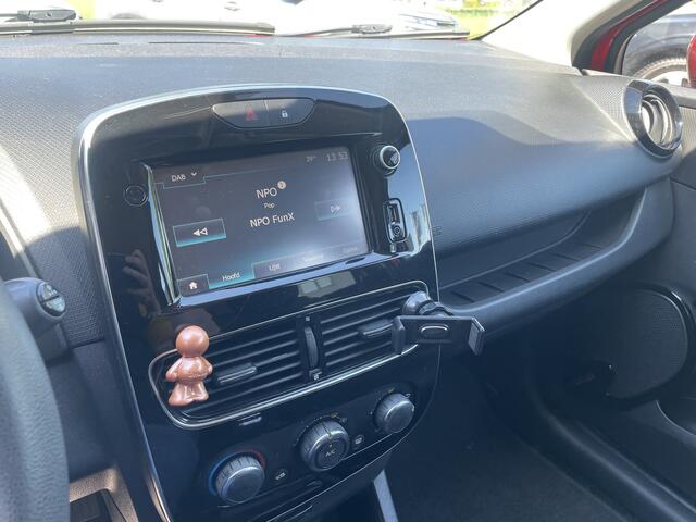Renault CLIO Estate 0.9 TCe Zen 50% deal 3.475,- ACTIE Navi / Airco / Cruise / Telefoon