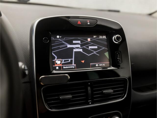 Renault CLIO 1.2 TCe Intens Automaat (NAVIGATIE, CLIMATE, LM VELGEN, SPORTSTOELEN, PARKEERSENSOREN, CRUISE, NIEUWSTAAT)