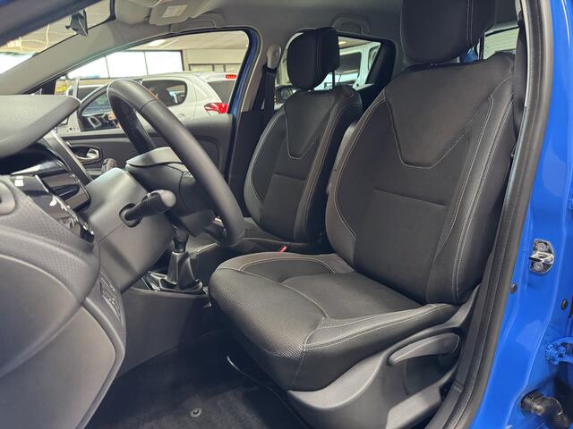 Renault CLIO 0.9 TCe Zen/ Apple + Android/ DAB+/ Navi/ Airco/ Cruise/ Elek. pakket/ Isofix/ Bluetooth/ Armsteun/ Multi. LEDER. Stuur/ PDC/ Extra getint glas.