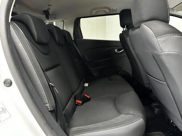 Renault CLIO Estate 0.9 TCe Limited/ Facelift!/ Apple + Android/ DAB+/ Keyless/ Navi/ Airco/ Cruise/ Elek. pakket/ Isofix/ Bluetooth/ Armsteun/ Multi. LEDER. Stuur/ 16'' LMV/ Mistl./ PDC/ Extra getint glas/ Chroom/ Dakrails.
