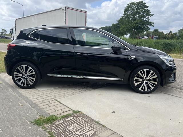 Renault CLIO 1.3 TCe 131 PK Initiale Paris / Automaat / 360' Camera / Apple Carplay - Android Auto / Stoelverw. + Stuurverw. / Keyless / Leer / 17'' LMV /