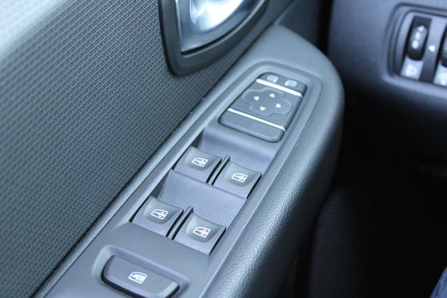 Renault CLIO Estate 0.9 TCe Limited | NAVIGATIE | PARKEERSENSOREN | AIRCONDITIONING | CRUISE CONTROL | APPLE CARPLAY