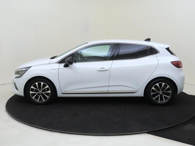 Renault CLIO 1.6 E-Tech Hybrid 145 Techno | Navigatie | Parkeersensoren en Camera | LM velgen | Trekhaak |