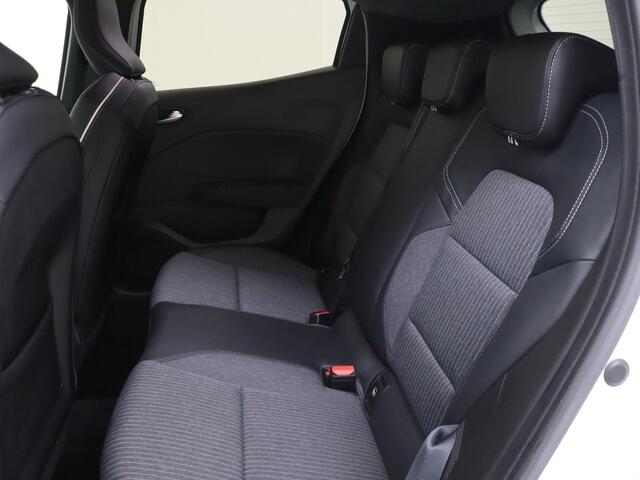 Renault CLIO 1.6 E-Tech Hybrid 145 Techno | Navigatie | Parkeersensoren en Camera | LM velgen | Trekhaak |