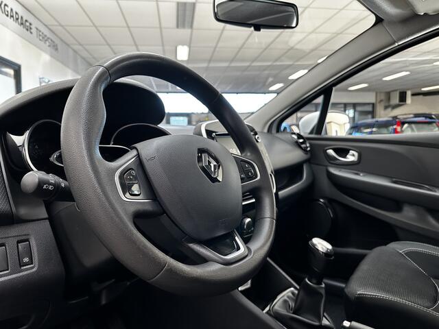Renault CLIO Estate 1.5 dCi Zen/ D-Riem verv: 123.000 KM!/ Trekhaak/ DAB+/ Apple + Android/ Navi/ Airco/ Cruise/ Elek. pakket/ Isofix/ Bluetooth/ Multi. Stuur/ Dakrails.
