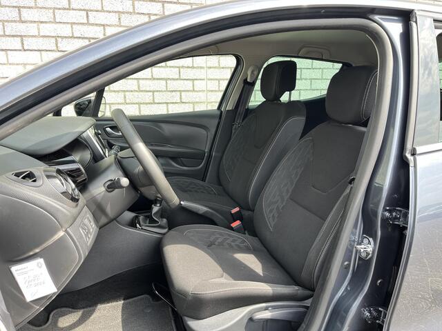 Renault CLIO 0.9 TCe Limited | Volledig Dealer onderhouden | Parkeersensoren achter | Navigatie | Airco | All-Season banden |