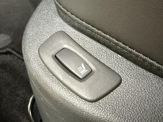Renault CLIO 0.9 TCe 90pk | Bose | R-Link Navi | 17 inch | Stoelverwarming | LED | Camera | 100% Dealer onderhouden!