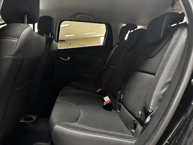 Renault CLIO Estate 0.9 TCe Limited/ Keyless/ Navi/ Airco/ Cruise/ Elek. pakket/ Isofix/ Bluetooth/ Armsteun/ Multi. LEDER. Stuur/ 16'' LMV/ Mistl./ PDC/ Extra getint glas/ Chroom/ Dakrails.