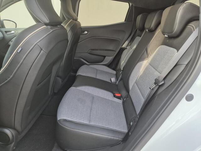 Renault CLIO 1.0 TCe 90 GPF techno Handgeschakeld / Pack winter / Apple Carplay Android Auto / Stuur-, en Stoelverwarming / Keyless Entry/start / Cruise control / Achteruitrijcamera / Parkeersensoren achter /