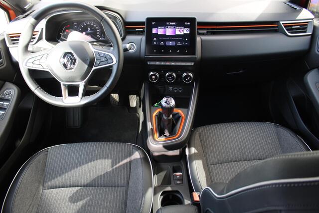 Renault CLIO 1.0 TCe Intens Navigatiesysteem | Parkeer sensoren | Apple Carplay Android Auto
