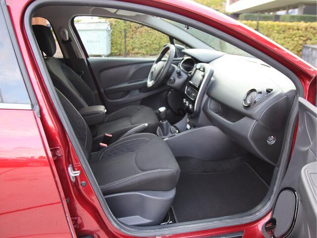 Renault CLIO Estate 0.9 TCe Limited Airco, PDC, DAB, 2e eig, NL auto Aanbieding!