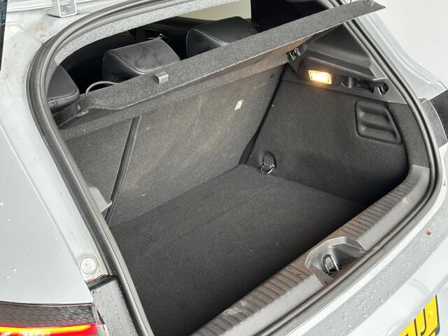 Renault CLIO 1.6 E-Tech Full Hybrid 145 techno 360° CAMERA | NAVIGATIE | AUTOMAAT HYBRIDE |