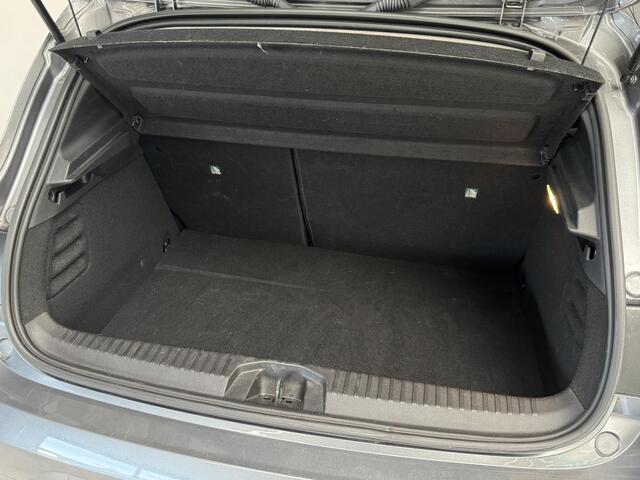 Renault CLIO 1.6 E-Tech Full Hybrid 145 evolution | All-Season banden | Navigatie | Parkeersensoren achter | Cruise control |