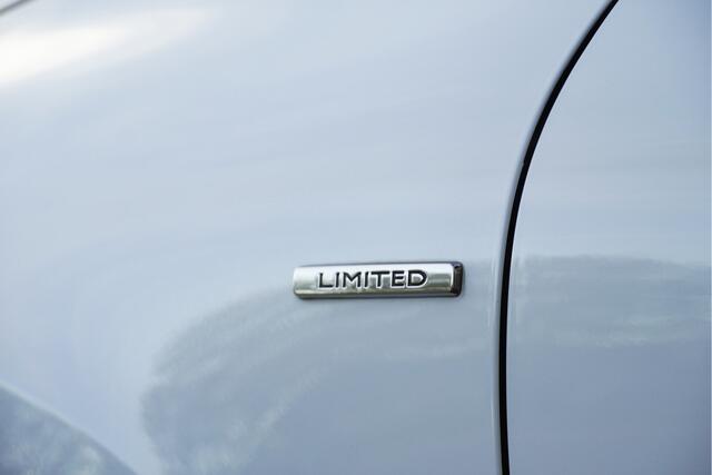 Renault CLIO Estate 0.9 TCe Limited BJ2018 Lmv 16" | Pdc | Navi | Trekhaak | Airco | Cruise control | Extra getint glas