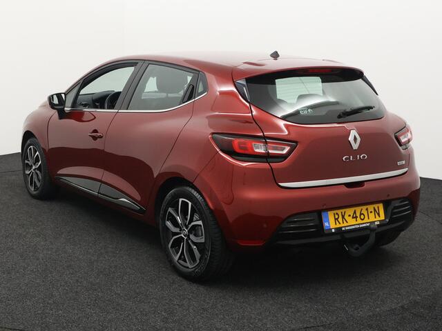 Renault CLIO 0.9 TCe Intens Airco auto, Bluetooth, Boordcomputer, Cruise control, Elek. Stabiliteits Programma, Elek. remkrachtverdeling, Parkeersensoren achter, Start/stop systeem De Renault Clio 0.9 TCe Intens combineert Franse flair met slimme efficiëntie. Compact