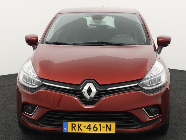 Renault CLIO 0.9 TCe Intens Airco auto, Bluetooth, Boordcomputer, Cruise control, Elek. Stabiliteits Programma, Elek. remkrachtverdeling, Parkeersensoren achter, Start/stop systeem De Renault Clio 0.9 TCe Intens combineert Franse flair met slimme efficiëntie. Compact