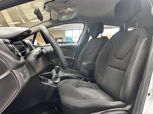 Renault CLIO Estate 0.9 TCe Limited/ 16'' LMV/ Apple + Android/ DAB+/ Keyless/ Navi/ Airco/ Cruise/ Elek. pakket/ Isofix/ Bluetooth/ Armsteun/ Multi. LEDER. Stuur/ Mistl./ PDC/ Chroom/ Extra getint glas.