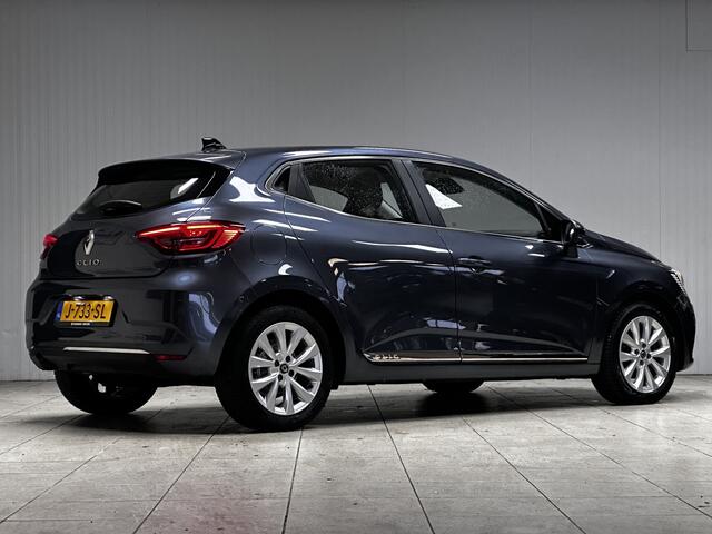 Renault CLIO 1.3 TCe Intens/ Automaat!/ 131pk!/ 16'' LMV/ Apple + Android/ Camera/ Leder/ Stoelverw./ DAB+/ Keyless/ LED Koplampen/ Navi/ Clima/ Cruise/ Elek. pakket/ Isofix/ Multi. LEDER. Stuur/ 16'' LMV/ PDC V+A/ Chroo