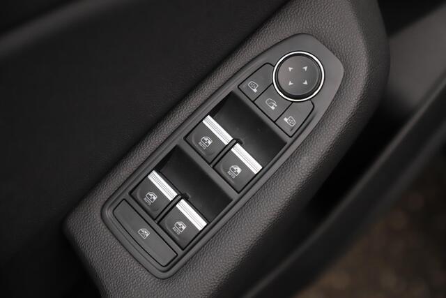 Renault CLIO 1.0 TCe Intens Half Leder Sfeerverlichting 17 inch LMV Full LED Climate Cruise Control Navigatie Achteruitrijcamera Carplay Android Parkeersensor Rijstrooksensor