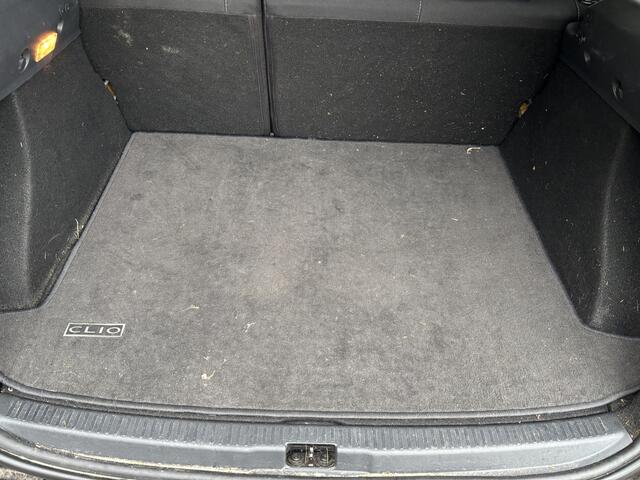 Renault CLIO Estate 0.9 TCe Limited Trekhaak / Navigatie / Parkeersensors