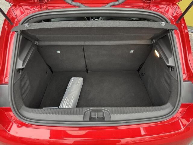 Renault CLIO 1.6 E-Tech Hybrid 140 Intens | TREKHAAK | PARKEERSENSOREN | CRUISE CONTROL | CLIMATE CONTROL | APPLE CARPLAY