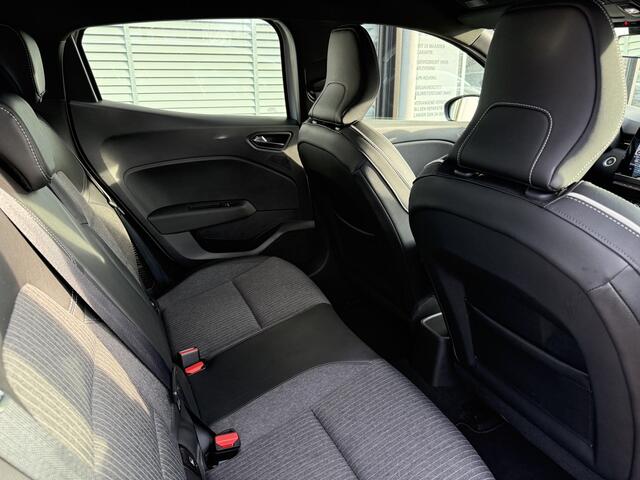 Renault CLIO 1.6 E-Tech Hybrid 140 Intens | trekhaak | 360 camera | groot navigatie | tijdelijk gratis Top Afleverpakket twv Eur 695