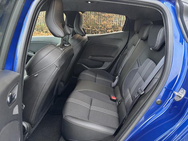 Renault CLIO 1.6 E-Tech Hybrid 145 E-Tech Engineered | Groot Navigatie | Camera | Unieke uitvoering |