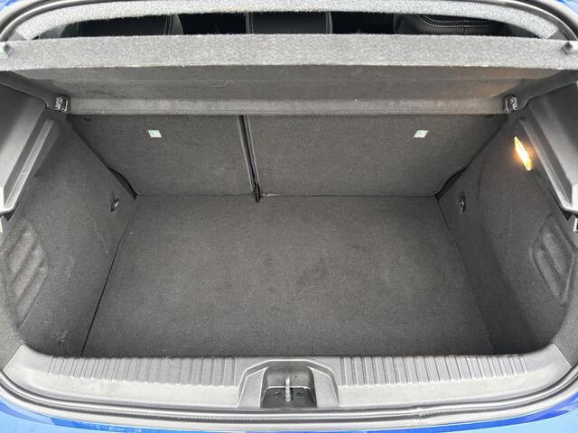 Renault CLIO 1.6 E-Tech Hybrid 145 E-Tech Engineered | Groot Navigatie | Camera | Unieke uitvoering |