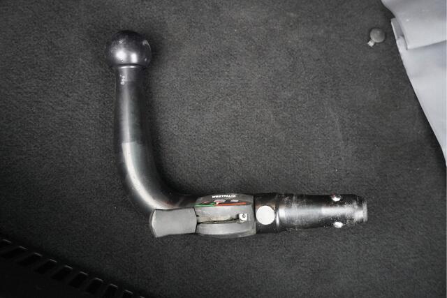 Renault CLIO 0.9 TCe 5drs Limited BJ2019 Lmv 16" | Led | Pdc | Navi | Afneembare trekhaak | Airco | Cruise control | Extra getint glas