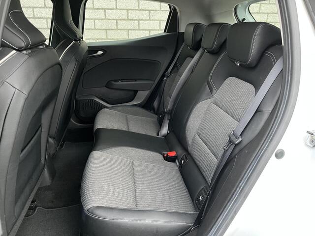 Renault CLIO 1.0 TCe Intens | Dealer onderhouden | Apple CarPlay / Android Auto | Achteruitrijcamera | Parkeersensoren V+A |