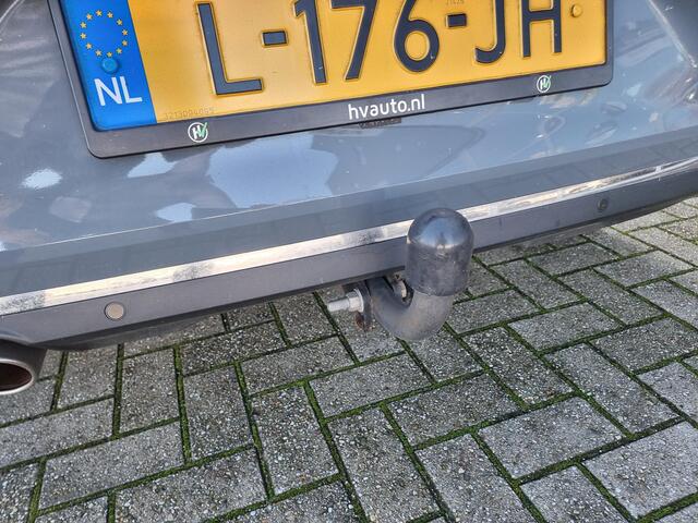 Renault CLIO 1.0 TCe Intens | Trekhaak | Parkjeersensoren | Climate Control |