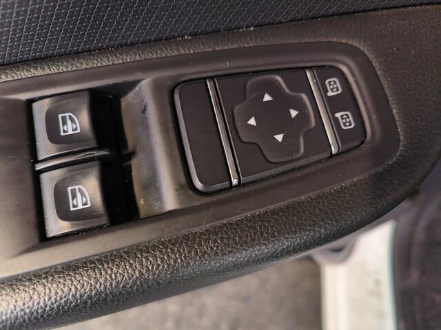 Renault CLIO Estate 0.9 TCe Zen Rijklaar + 12 maanden Bovag-garantie Henk Jongen Auto's in Helmond, al 50 jaar service zoals 't hoort!