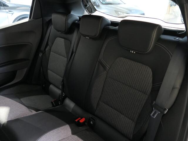 Renault CLIO 1.6 E-Tech Hybrid 140 Intens - Dealer onderhouden - Rondomzicht camera - Sensor v+a - Navi