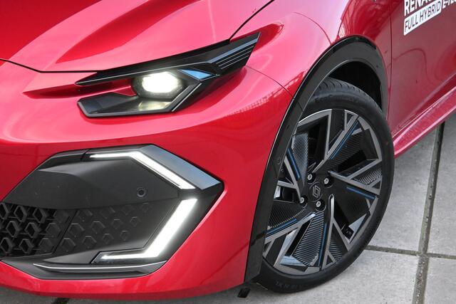 Renault CLIO esprit Alpine | Achteruitrijcamera | Elektronisch geregelde airconditioning | Grille in zwart met daarin verwerkt 113 Renault logo's