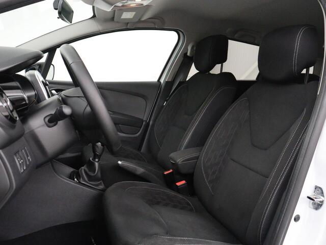 Renault CLIO 0.9 TCe Limited | Navigatie | Airco | Cruise control | Keyless | Parkeerhulp | Bluetooth | DAB+ | Lichtmetalen velgen