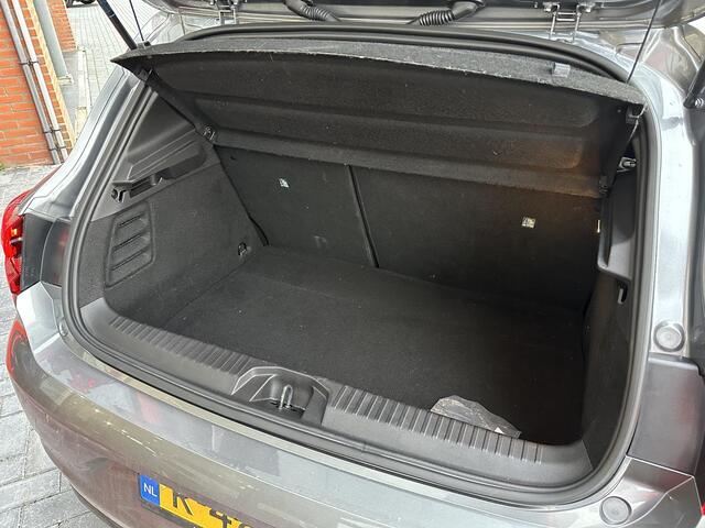 Renault CLIO 1.6 E-Tech Hybrid 145 Techno | CAMERA | LM VELGEN | ALLSEASON | CLIMATE CONTROL | CRUISE CONTROL | APPLE CARPLAY