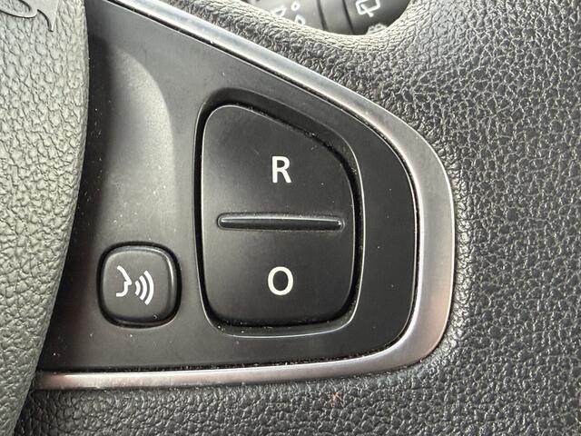 Renault CLIO 0.9 TCe Zen NL Auto Parkeersensoren Navigatie Airco Cruise Control