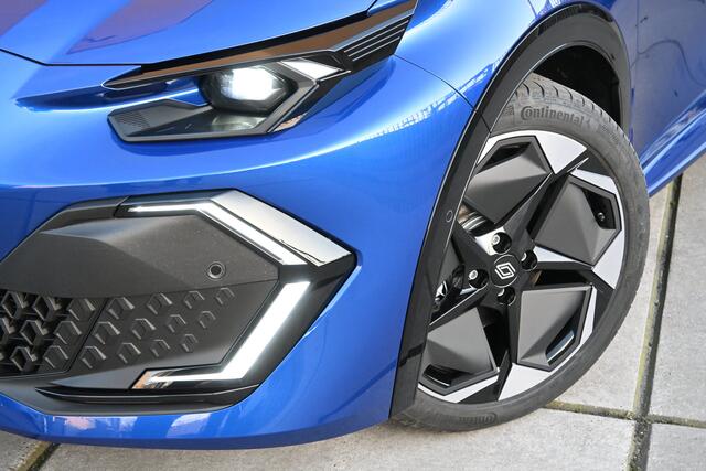 Renault CLIO esprit Alpine | Achteruitrijcamera | Elektronisch geregelde airconditioning | Grille in zwart met daarin verwerkt 113 Renault logo's