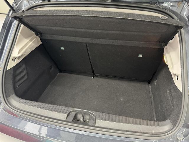 Renault CLIO 1.0 TCe Business Zen | Navigatie | Parkeersensoren Achter | Stoelverwarming | All-Season Banden |