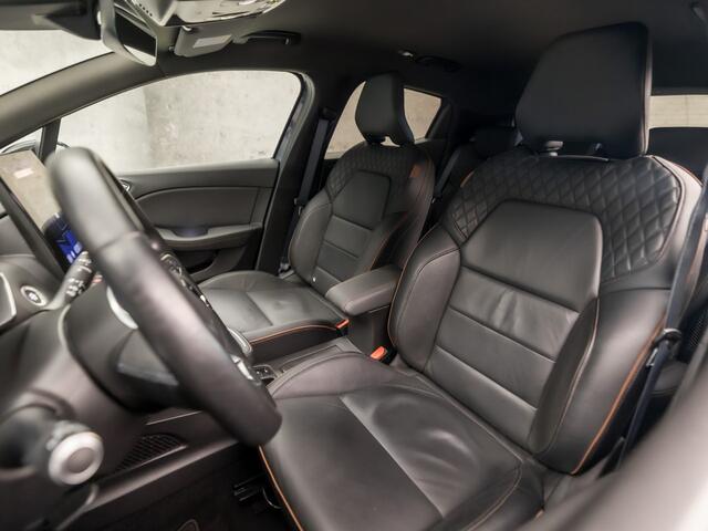 Renault CLIO 1.6 E-Tech Hybrid 140 Initiale Paris 140Pk Automaat (APPLE CARPLAY, GROOT NAVI, CAMERA, LEDER, BOSE AUDIO, GETINT GLAS, STOELVERWARMING, ZWART HEMEL, KEYLESS, NIEUWSTAAT)