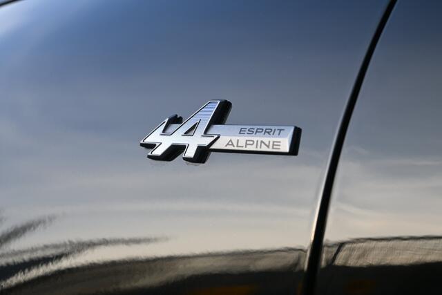 Renault CLIO esprit Alpine | Achteruitrijcamera | Elektronisch geregelde airconditioning | Grille in zwart met daarin verwerkt 113 Renault logo's