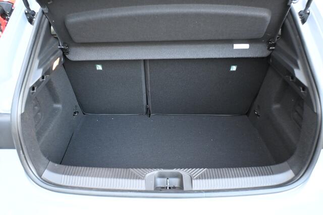 Renault CLIO esprit Alpine | Achteruitrijcamera | Elektronisch geregelde airconditioning | Grille in zwart met daarin verwerkt 113 Renault logo's