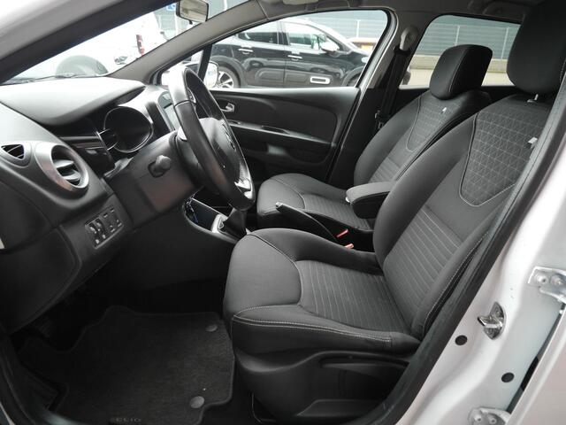 Renault CLIO Estate 0.9 TCe Limited | Airco | Navigatie | Lichtmetalen velgen | Trekhaak | Parkeersensoren achter | Cruise control | Armsteun voor | Extra getint glas