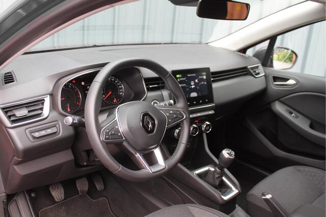 Renault CLIO TCe 100 Intens *NAVIGATIE / PDC VOOR-ACHTER *