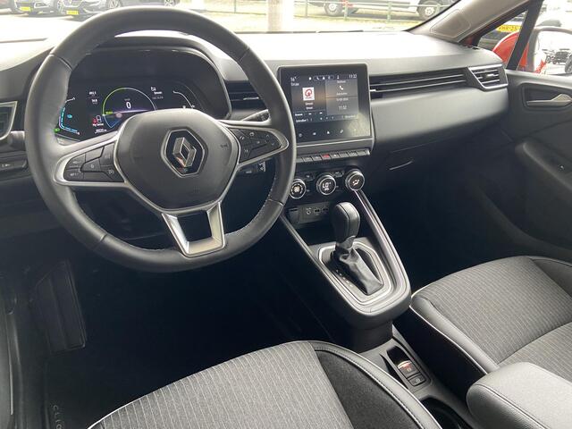 Renault CLIO 1.6 E-Tech Hybrid 140 Intens / CLIMATE CONTROL / PDC + CAMERA / APPLE & ANDROID CARPLAY / 17" INCH VELGEN /