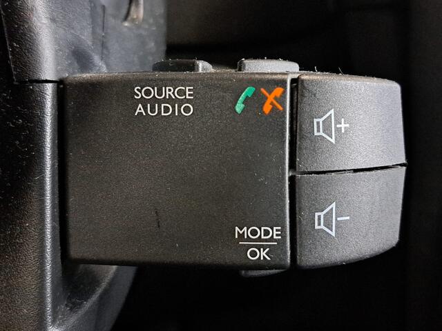 Renault CLIO 0.9 TCe Limited + NAVI !!